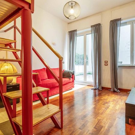 One Bedroom Apartment With Terrace Near Duomo Milano Exterior foto