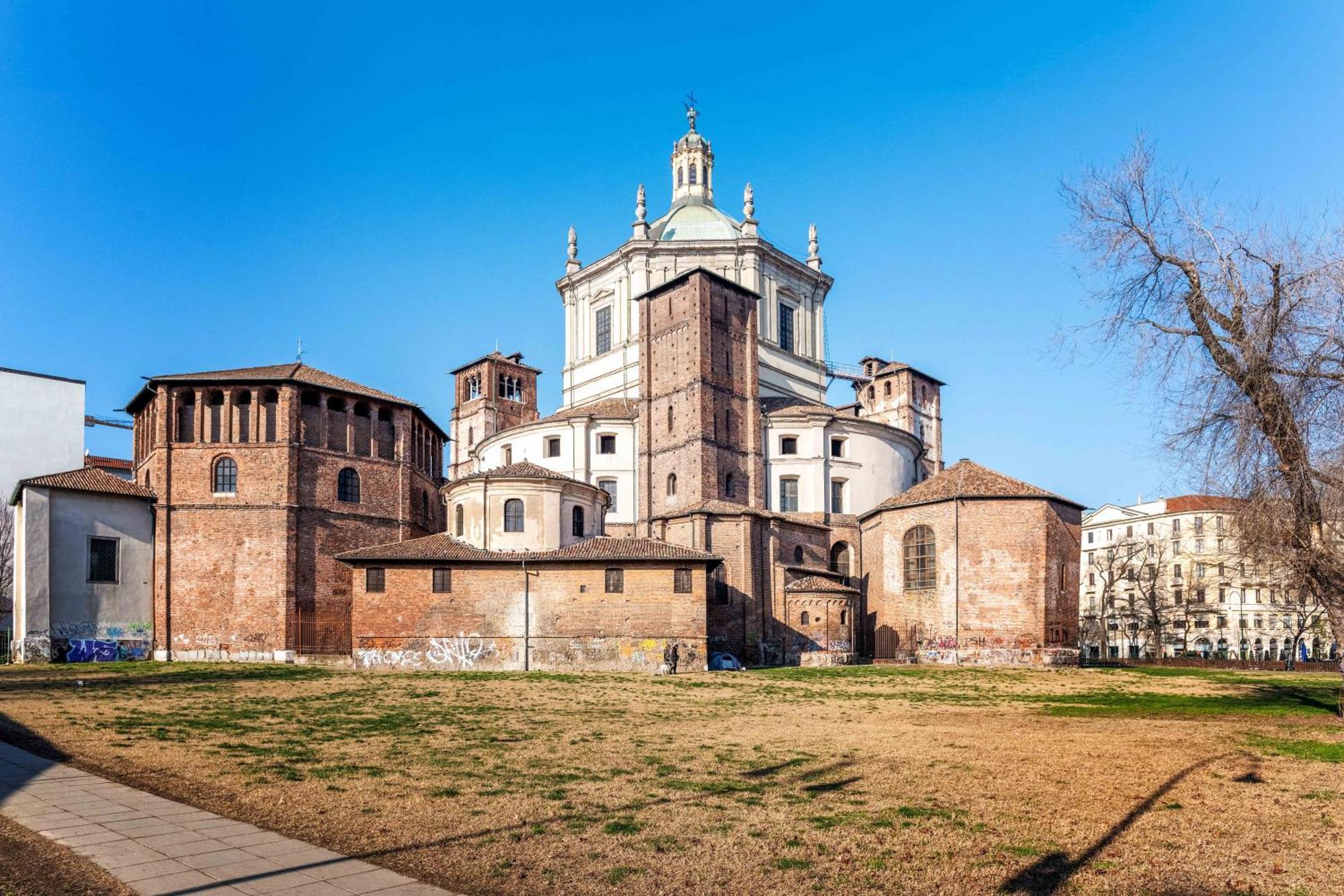 One Bedroom Apartment With Terrace Near Duomo Milano Exterior foto