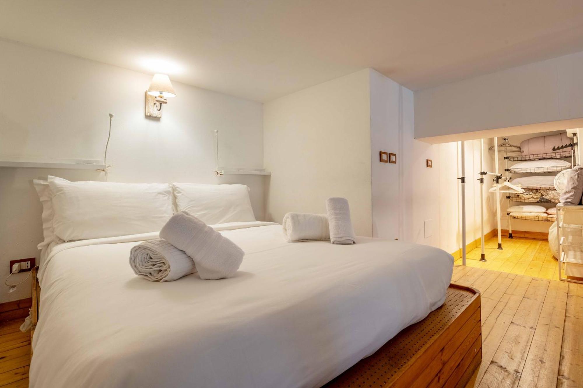 One Bedroom Apartment With Terrace Near Duomo Milano Exterior foto