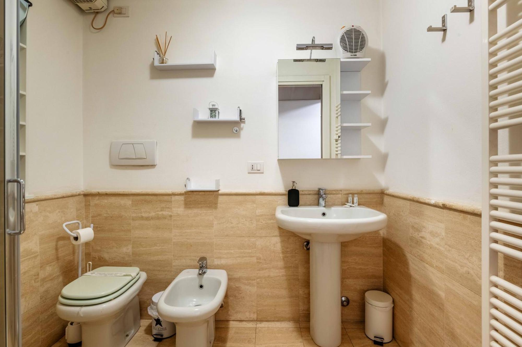 One Bedroom Apartment With Terrace Near Duomo Milano Exterior foto