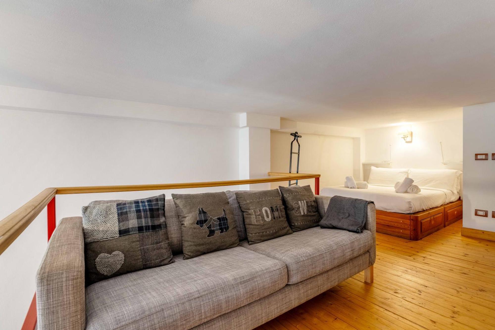 One Bedroom Apartment With Terrace Near Duomo Milano Exterior foto